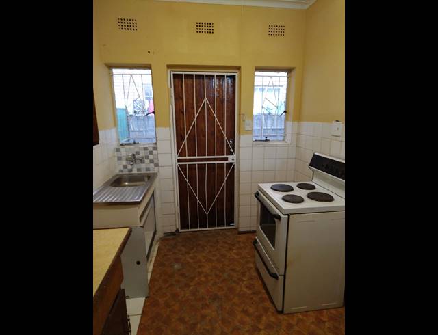 2 BEDROOM APARTMENT FOR SALE IN RUSTENBURG CENTRAL